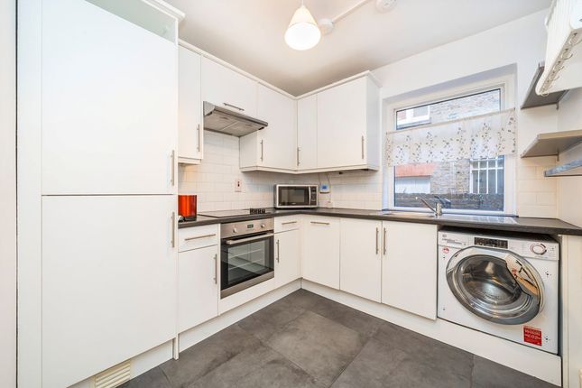 Flat 2, 6, North Common Road, London photo 3
