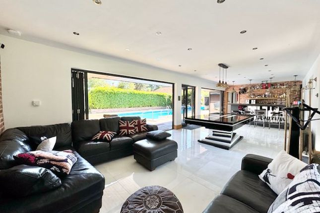 Summerhouse Internal