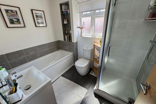 8, Eastbourne Crescent, Stockport photo 3
