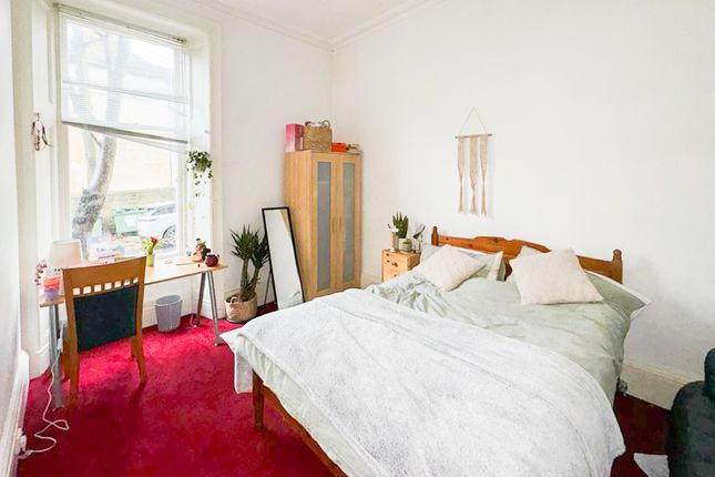 Flat for sale in Gibson Street, Glasgow