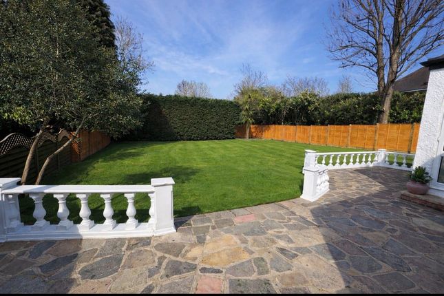 98, Lower Road, Fetcham photo 3