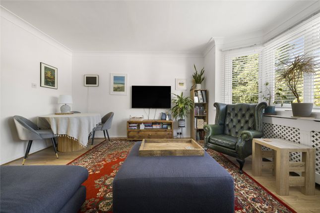 28, Oak Hill, Surbiton photo 4