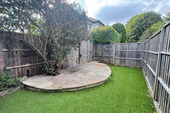 20, Cusack Close, Twickenham photo 3