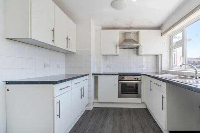 3, Redwood Close, Worthing photo 2