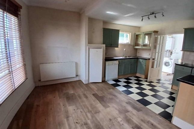 27, Holydyke, BARTON-UPON-HUMBER photo 3