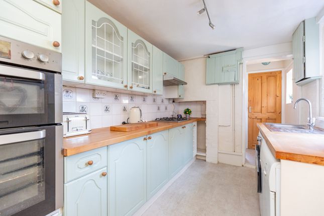 7 Lawrence Cottages, Gillingham photo 4