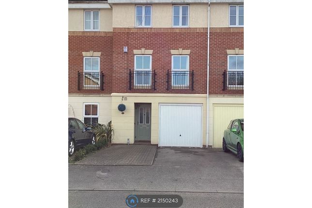 Thumbnail Terraced house to rent in Viaduct Close, Rugby