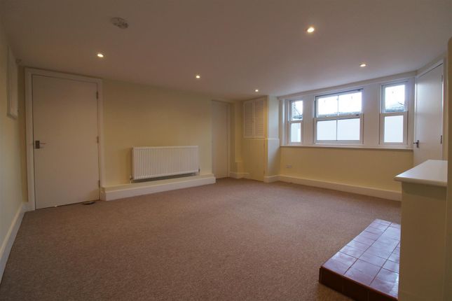 Flat to rent in Henley Road, Caversham, Reading