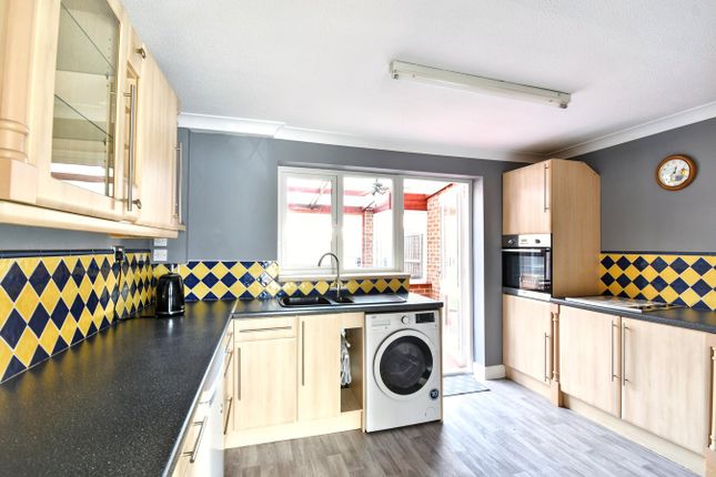 6, Gulliver Close, Bedford photo 3