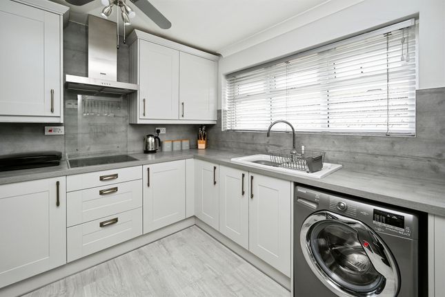 10, Iona Close, Alfreton photo 2