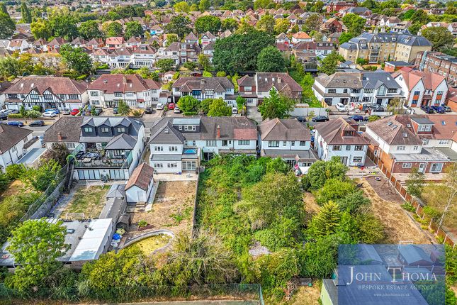 14, Grange Crescent, Chigwell photo 4