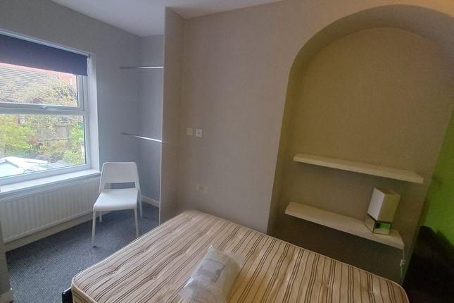 Room 5, 118, Wherstead Road, Ipswich photo 3