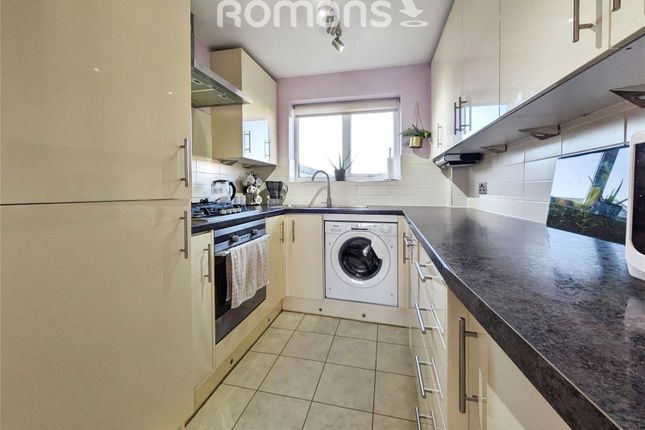 16, Hawthorn Crescent, High Wycombe photo 4