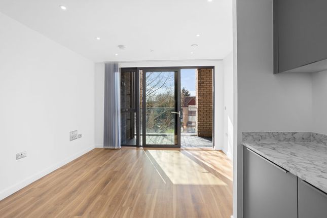 43J Arber House, The Hyde, London photo 3