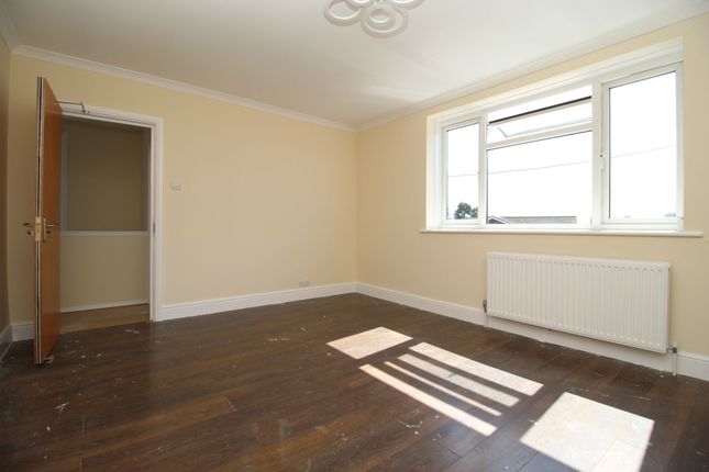 Flat Above Botley Car Centre Broad Oak, Botley, Botley photo 4