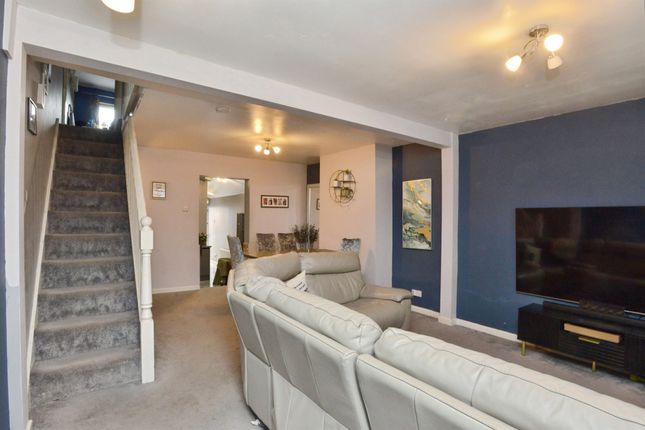24, Cosgrove Road, Milton Keynes photo 4