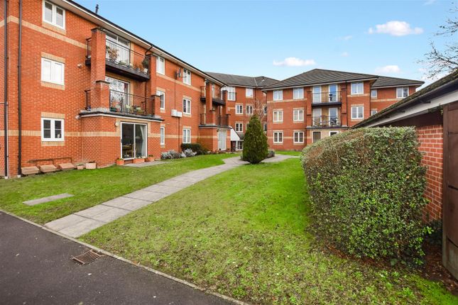 Flat to rent in Archers Road, Shirley, Southampton