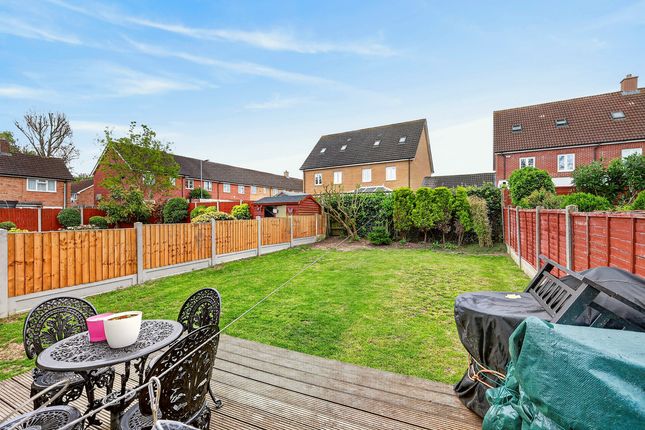 107, The Hatherley, Basildon photo 4