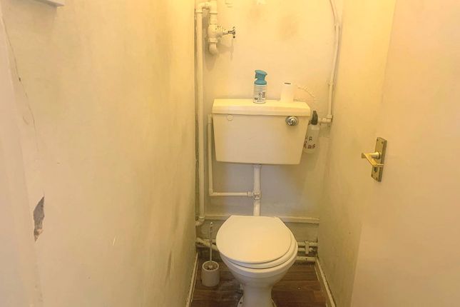 Room 3, Selman House, 5, Hedgers Grove, London photo 4