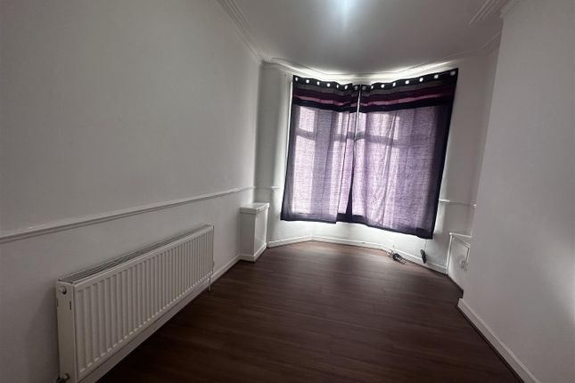Terraced house to rent in Chinley Avenue, Manchester