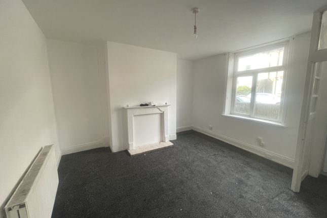 279, Hollings Road, Bradford photo 3