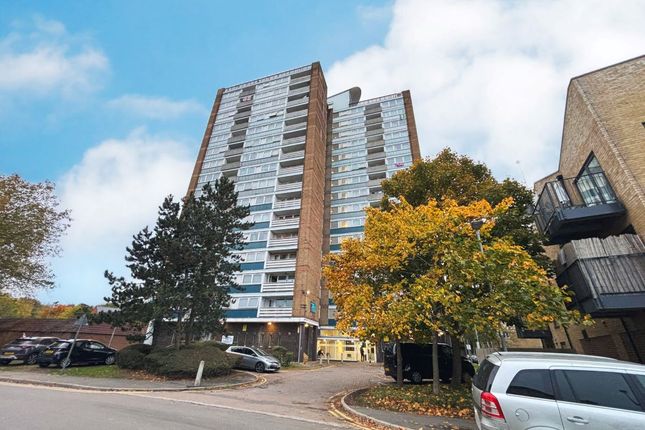 3-bed flat on 115 Abbey View,, Garsmouth Way, Watford, £120,000