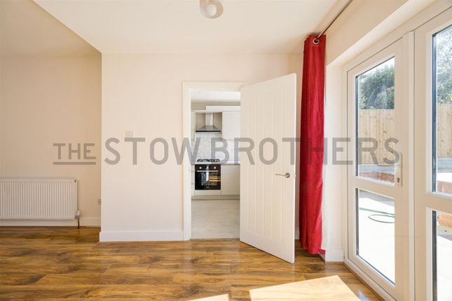 16, Hurst Road, London photo 4