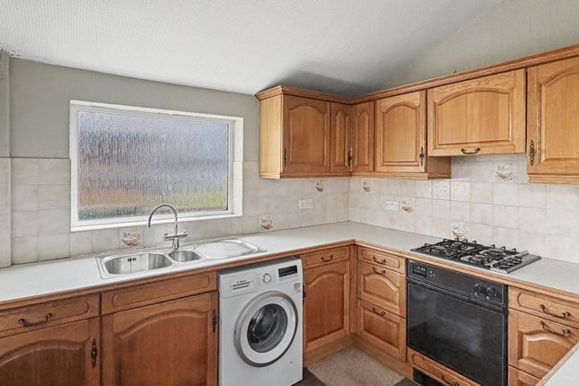 2, Balmoral Road, Widnes photo 4