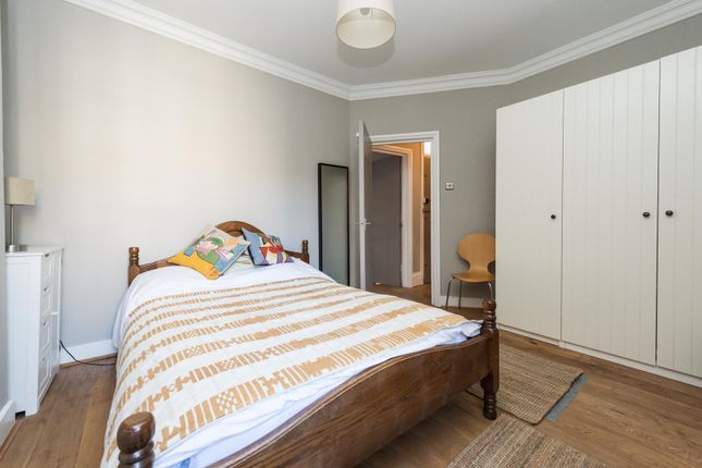Flat 36, Cranfield Court, Homer Street, London photo 2