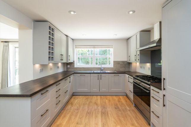 26, St Andrews Gardens, Cobham photo 2