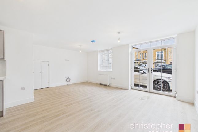 Flat, 4 Killarney Court, Waltham Cross photo 3