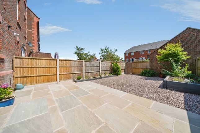 121, Pewterspear Green Road, Warrington photo 2