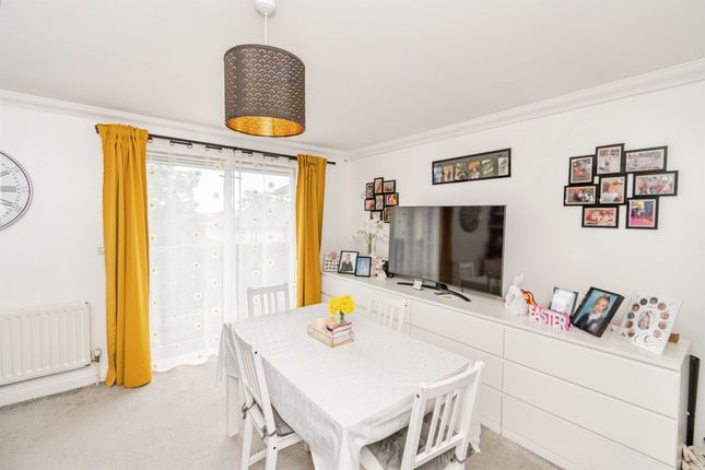 75, Rollesbrook Gardens, SOUTHAMPTON photo 4