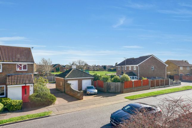 239, Frobisher Way, Shoeburyness photo 2