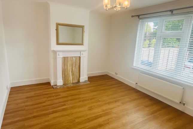 33 Maple Grove, London photo 4