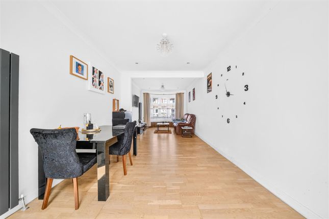 11, Clifford Avenue, Ilford photo 4