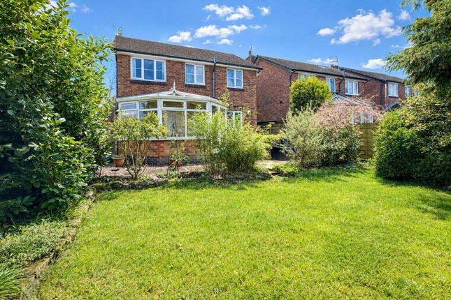 35 Shropshire Drive, Glossop photo 3