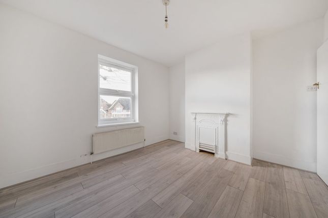 7, Dickerage Lane, New Malden photo 4