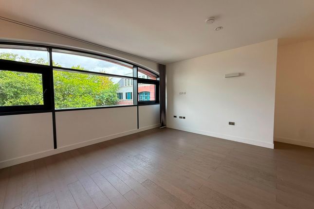 58 Berkshire Court, Bracknell photo 2