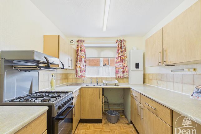 4 Hawthorn Court, Kimberley Drive, Lydney photo 2