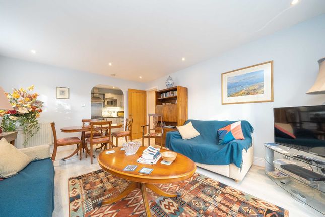 Flat for sale in Seward Street, London