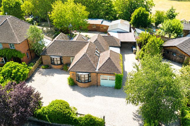 4-bed house on 17, Tongham Road, Farnham, £850,000