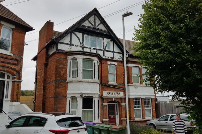 1 Bed Flat To Rent In Copthall Gardens Folkestone Ct20 Zoopla