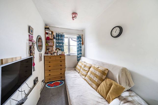 Thumbnail Flat for sale in St Pauls Rise, Palmers Green, London