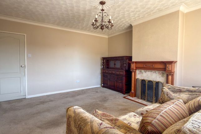 30 Barons Mead, Chippenham, Wiltshire photo 2