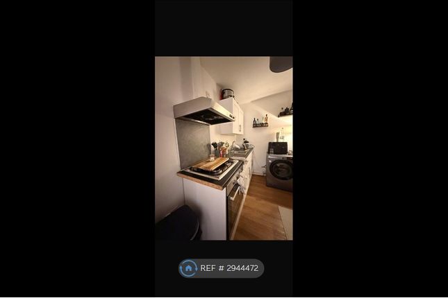 Flat, Stoneheyes Lane, Barnton, Northwich photo 4