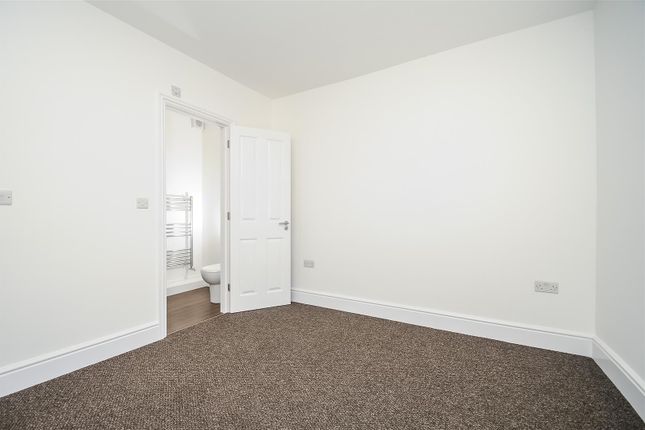 Flat to rent in High Street, Wheatley, Oxford