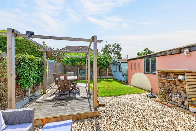 26, Bradley Close, Thundersley photo 4