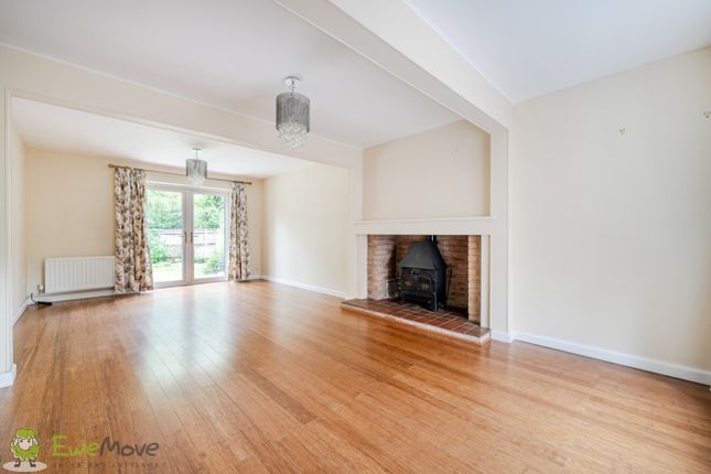 8, Fullerton Way, Tadley photo 4