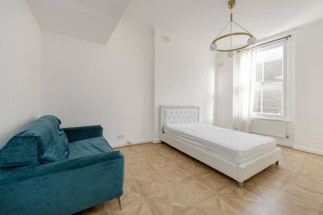 Studio flat on 7B ST. CHARLES SQUARE, Charles Square, London, £350,000